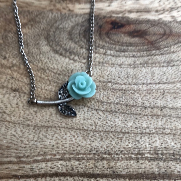 Urban Outfitters mint green rose necklace, - Picture 3 of 3
